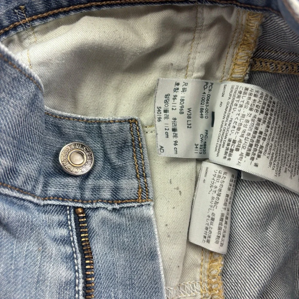 Levis 514 Straight Leg Jeans Mens 38x32 Light Wash Blue Flap Pocket Denim